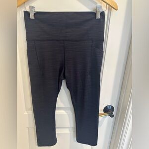 Athleta Salutation High Rise Capri Charcoal Leggings with pockets size Medium
